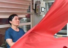 面料車間劉麗麗：練就火眼金睛，成就質(zhì)量堅盾